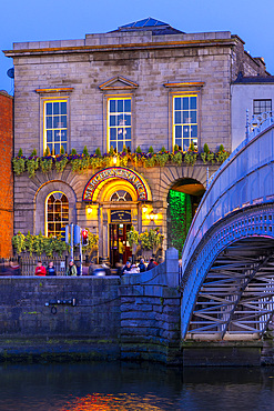 Ha'penny Bridge at Dusk, Dublin, Republic of Ireland, Europe