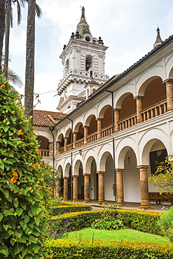 Cloister, San Francisco Church and Convent, Quito, UNESCO World Heritage Site, Pichincha Province, Ecuador, South America