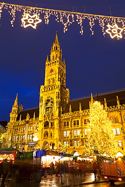 Christmas Market in Marienplatz and the New Town Hall, Munich, Bavaria, Germany, Europe