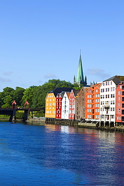 Nidaros Cathedral, old fishing warehouses and Gamle Bybro, Trondheim, Sor-Trondelag, Norway, Scandinavia, Europe