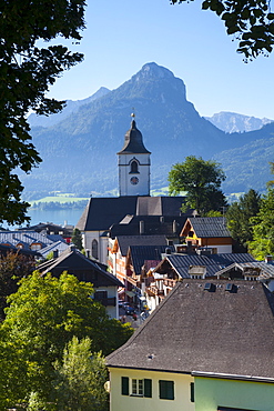 Elevated view over Parish Church and St. Wolfgang, Wolfgangsee lake, Flachgau, Salzburg, Upper Austria, Austria, Europe