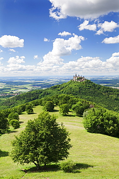 Burg Hohenzollern Castle, Zollernalb, Schwaebische Alb (Swabian Alb), Baden Wurttemberg, Germany, Europe