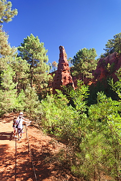 Les Sentiers des Ocres, Ochre Rocks, Nature Trail, Roussillon, Vaucluse, Provence-Alpes-Cote d'Azur, France, Europe