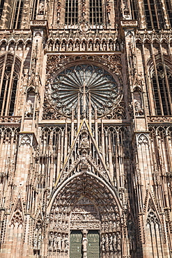 Rose window, west gate, Strasbourg Cathedral Notre Dame, UNESCO World Heritage Site, Strasbourg, Alsace, France, Europe