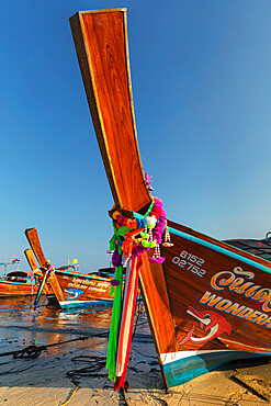 Longtail boats on Ao Ton Sai beach, Ko Phi Phi Don, Krabi, Thailand, Southeast Asia, Asia