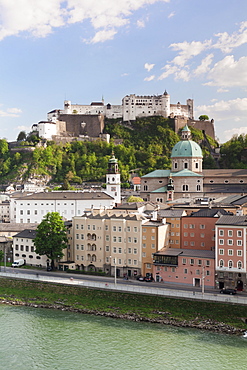 The Old Town, UNESCO World Heritage Site, with Hohensalzburg Fortress, Dom Cathedral and Neue Residenz Palace, Salzburg, Salzburger Land, Austria, Europe