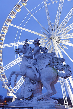 Sculpture and big wheel, Place de la Concorde, Paris, Ile de France, France, Europe 