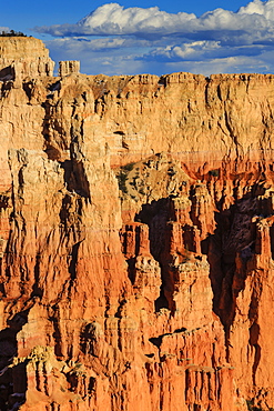 Rim cliffs and hoodoos lit by late afternoon sun in winter, Paria View, Bryce Canyon National Park, Utah, United States of America, North America