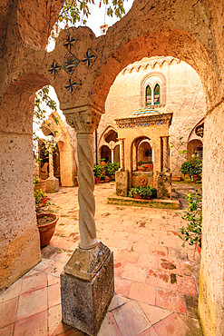 Cloister, stunning Garden of Villa Cimbrone, Ravello, Amalfi Coast, UNESCO World Heritage Site, Campania, Italy, Europe