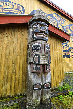 Exterior, The Big House, Klemtu, First Nations Kitasoo Xai Xais community, Great Bear Rainforest, British Columbia, Canada, North America