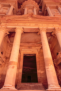 The Treasury (Al-Khazneh), Petra, UNESCO World Heritage Site, Jordan, Middle East