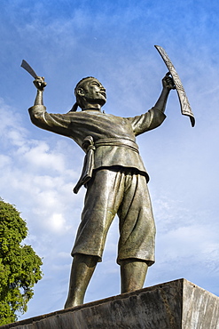 Pattimura monument, celebrating Thomas Matulessy (Pattimura) who rebelled against the Dutch in 1817, Saparua, Ambon, Maluku, Indonesia, Southeast Asia, Asia