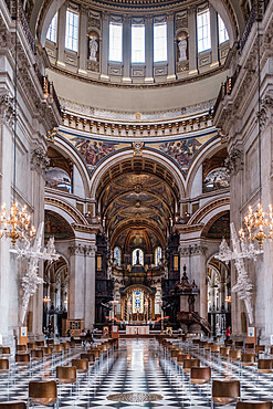 St. Paul's Cathedral, the nave, quire (choir) and high altar showing the Wren dome and mosaics by William Blake Richmond, London, England, United Kingdom, Europe