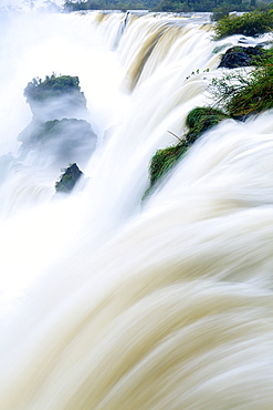 Iguacu (Iguazu) (Iguassu) falls in full flow, UNESCO World Heritage Site, Argentina, South America