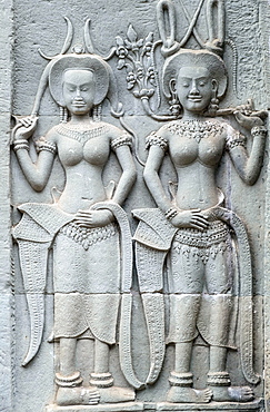 Carvings of Apsaras (spirit of the clouds and waters in Hindu and Buddhist culture) on the exterior of a temple at Angkor, UNESCO World Heritage Site, Siem Reap, Cambodia, Indochina, Southeast Asia, Asia