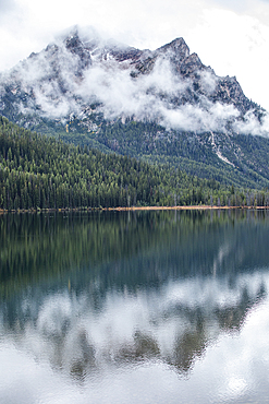 USA, Idaho, Clouds covering Sawtooth Mountains at Stanley Lake