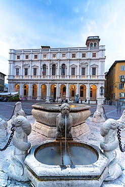 Contarini Fountain and Biblioteca Civica Angelo Mai, Piazza Vecchia, Citta Alta (Upper Town), Bergamo, Lombardy, Italy, Europe