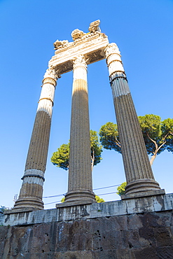 Ruins and columns, Imperial Forum (Fori Imperiali), UNESCO World Heritage Site, Rome, Lazio, Italy, Europe