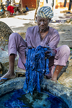 Man dying Indigo blue, Kofar Mata Dye Pits, Kano, Nigeria