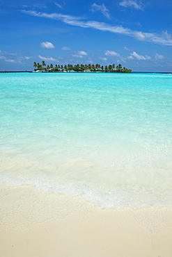 Little island in the turquoise water, Sun Island Resort, Nalaguraidhoo island, Ari atoll, Maldives, Indian Ocean, Asia