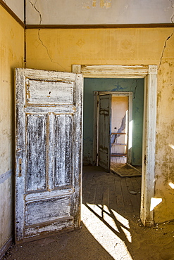 Interior of a colonial house, old diamond ghost town, Kolmanskop (Coleman's Hill), near Luderitz, Namibia, Africa