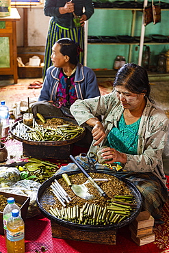 Cigar (cheroot) and cigarette hand made rolling, Inle Lake, Shan state, Myanmar (Burma), Asia