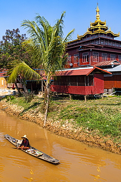 Canoe, Inle Lake, Shan state, Myanmar (Burma), Asia