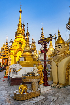 Shwedagon pagoda at sunset, Yangon (Rangoon), Myanmar (Burma), Asia