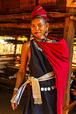 Old Kayan woman, Kayah village, Loikaw area, Kayah state, Myanmar (Burma), Asia