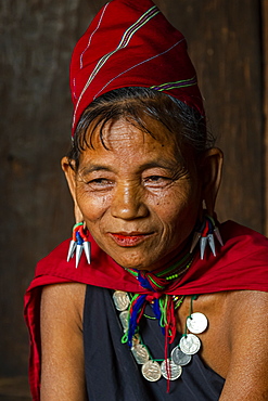 Old Kayan woman, Kayah village, Loikaw area, Kayah state, Myanmar (Burma), Asia