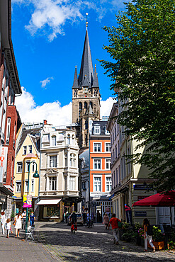 Pedestrian zone in front of Aachen Cathedral, UNESCO World Heritage Site, Aachen, North Rhine-Westphalia, Germany, Europe