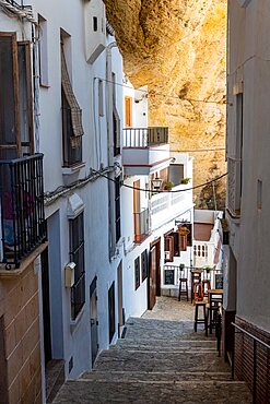 Dwellings built into rock overhangs above the Río Guadalporcun, Setenil de las Bodegas, Andalucia, Spain