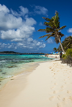 White sand beach and turquoise water on Johny Cay Island, San Andres, Caribbean Sea, Colombia, South America