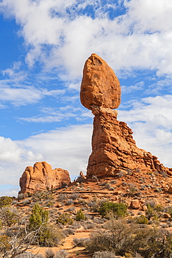 Balanced Rock, Arches National Park, Moab, Utah, United States of America, North America