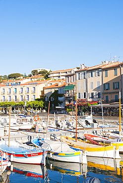 Boats in Cassis harbour, Bouches du Rhone, Provence, Provence-Alpes-Cote d'Azur, French Riviera, France, Mediterranean, Europe