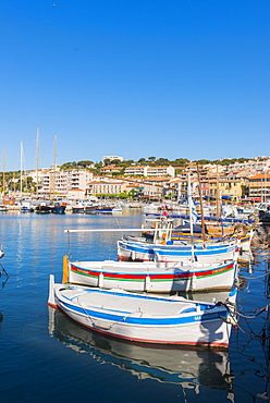 Boats in Cassis harbour, Bouches du Rhone, Provence, Provence-Alpes-Cote d'Azur, French Riviera, France, Mediterranean, Europe