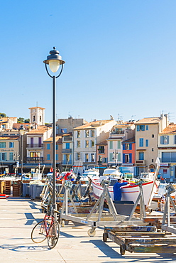 Boats in Cassis harbour, Bouches du Rhone, Provence, Provence-Alpes-Cote d'Azur, French Riviera, France, Mediterranean, Europe