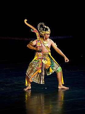 Performance of the classic Ramayana legend at the Prambanan Temple in Yogyakarta, Java, Indonesia, Southeast Asia, Asia