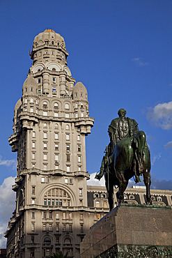 Independence Square, with statue of national hero Artigas, Montevideo, Uruguay, South America