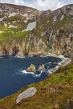 The cliffs at Slieve League, near Killybegs, County Donegal, Ulster, Republic of Ireland, Europe