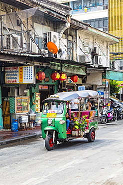 Yaowarat Road in Chinatown, Bangkok, Thailand, Southeast Asia, Asia