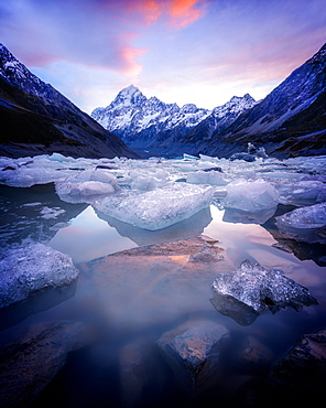 Hooker Glacier Lake, Mount Cook (Aoraki), Hooker Valley Trail, UNESCO World Heritage Site, South Island, New Zealand, Pacific