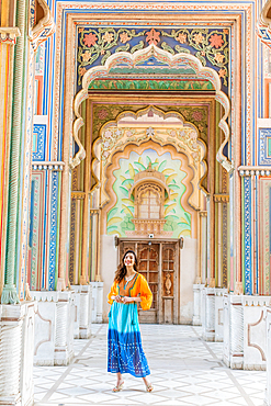 Woman at the Patrika Gate, Jaipur, Rajasthan, India, Asia