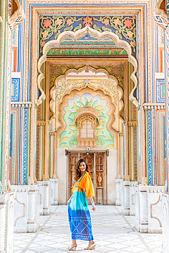 Woman at the Patrika Gate, Jaipur, Rajasthan, India, Asia