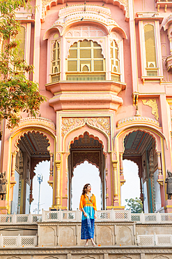 Woman at the Patrika Gate, Jaipur, Rajasthan, India, Asia