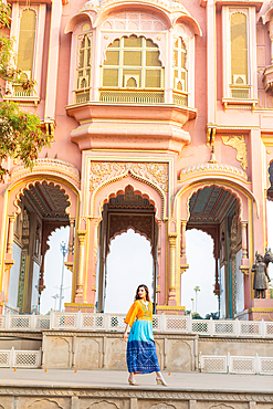 Woman at the Patrika Gate, Jaipur, Rajasthan, India, Asia