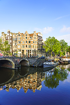 Old gabled buildings on Brouwersgracht Canal, Amsterdam, North Holland, The Netherlands, Europe