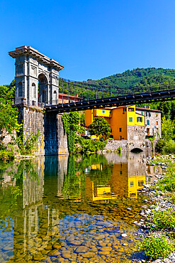 Ponte delle Catene (Bridge of Chains), suspension bridge, linking Fornoli and Chifenti, River Lima, Tuscany, Italy, Europe