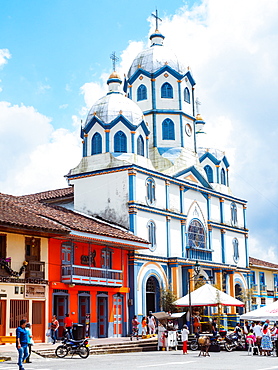 Templo Maria Immaculada and the Parque Central, Filandia, Coffee Region, Colombia, South America