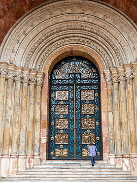 Grand doors of Cuenca's new cathedral, which was built between 1885 and 1975, Cuenca, Ecuador, South America